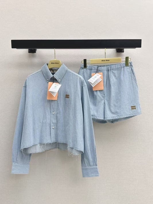 Collar light striped shirt 👔➕ shorts 🩳
