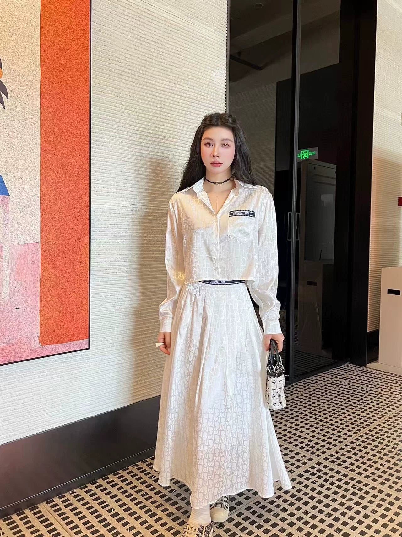 D 25 Silver silk acetate suit